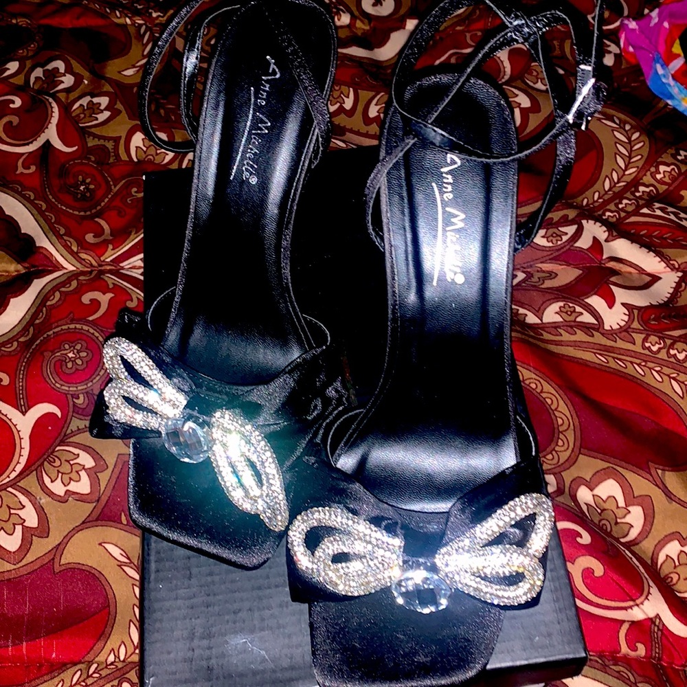 Anne Michelle Bow Heels